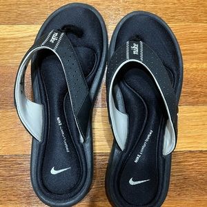 Nike, barely worn, black comfort flip flops